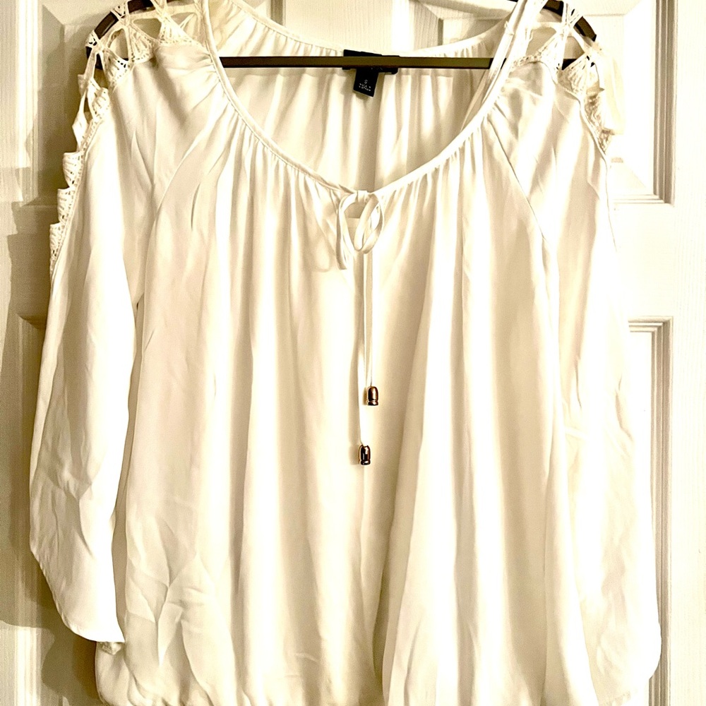 New ALYX Cream Colored Embroidered Sleeve. Sz Small. 3/4 Sleeve Blouse.